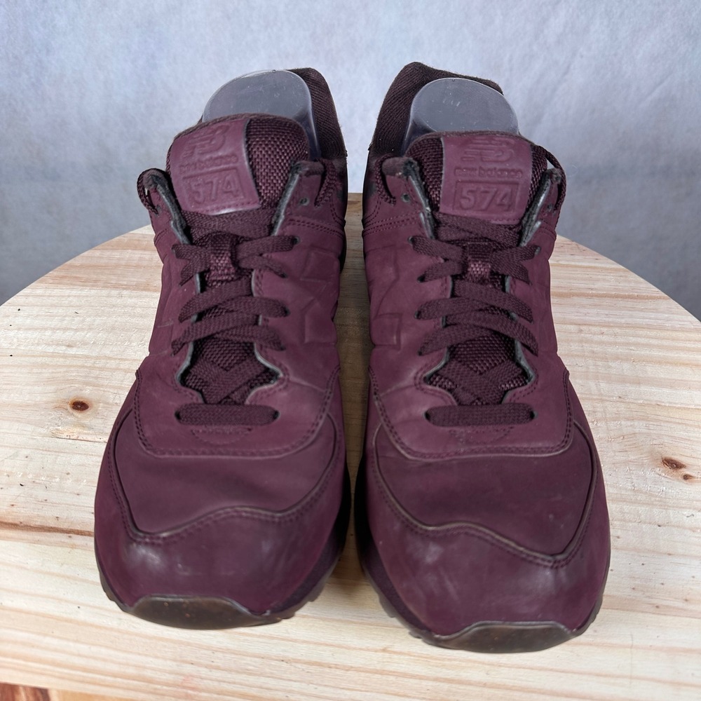 New Balance 574 Sneakers Womens 11 Burgundy Gold Good Condition Nubuck Leather - Picture 3 of 16